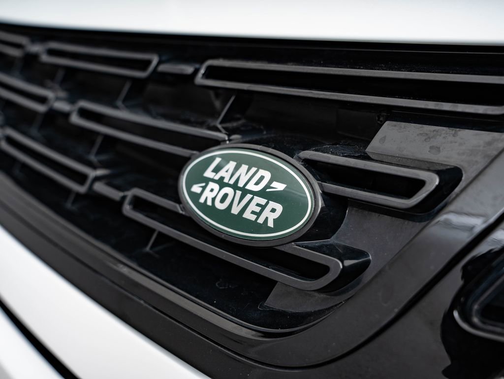 Used 2025 Ostuni Pearl White Metallic Land Rover Dynamic image 3