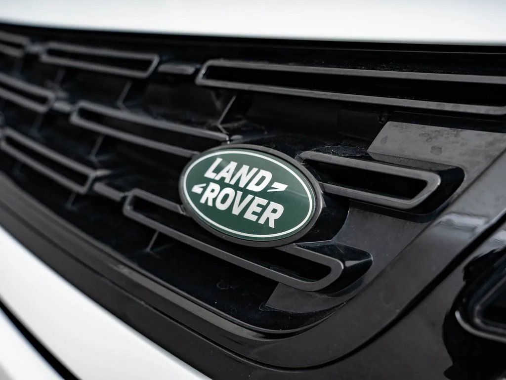Used 2025 Ostuni Pearl White Metallic Land Rover Dynamic image 3