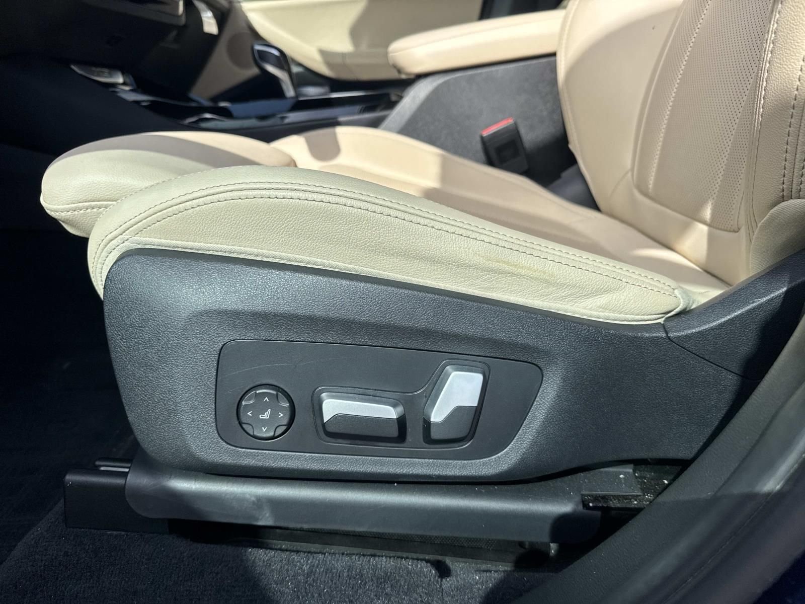 Used 2023 Blue BMW sDrive30i image 19