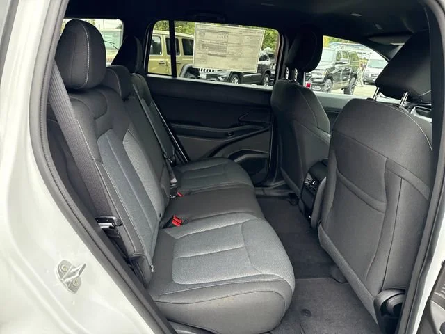 New 2026 Bright White Clear-Coat Exterior Paint Jeep Laredo image 10