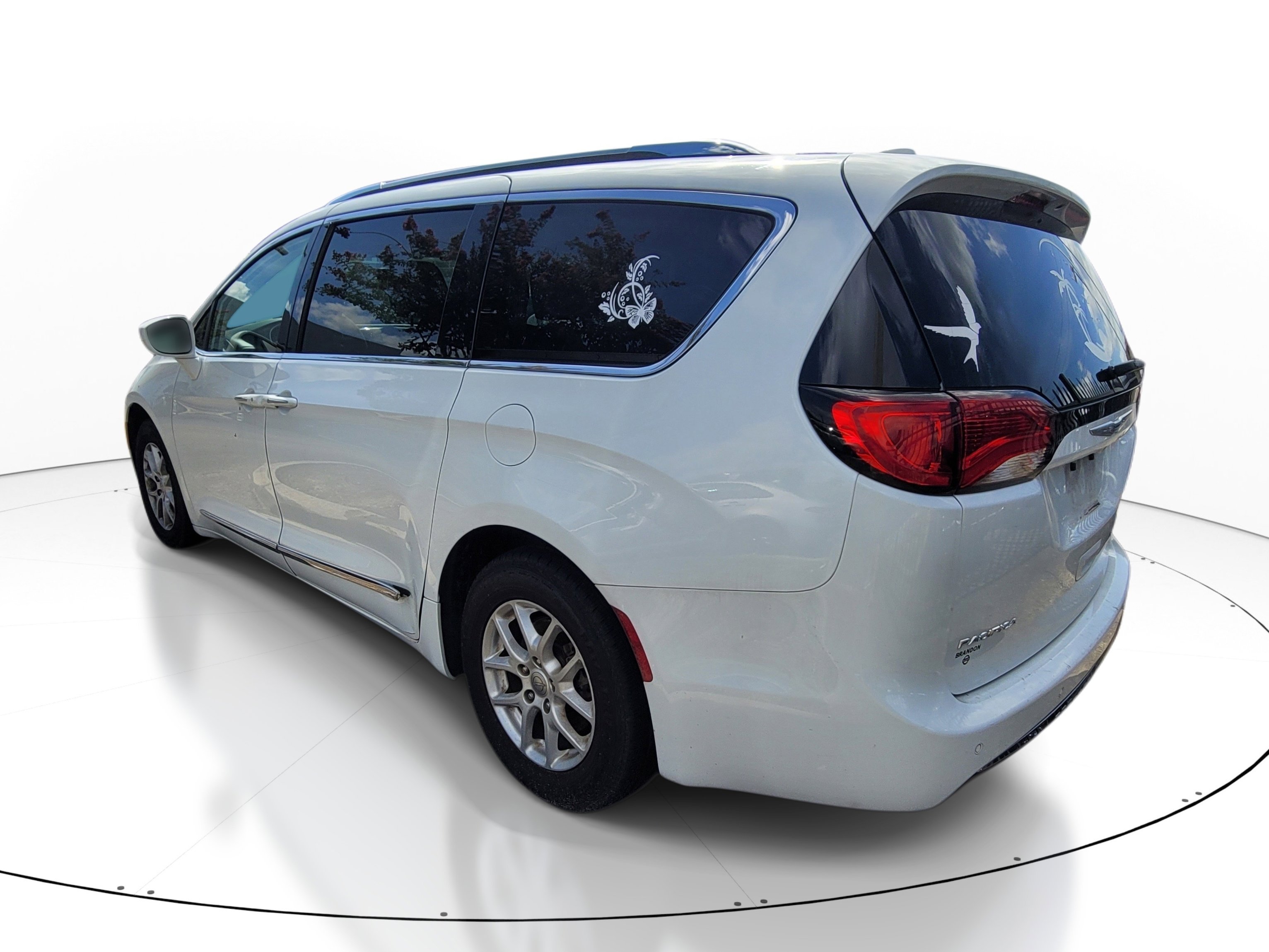 Used 2020 Bright White Clearcoat Chrysler Touring L image 5