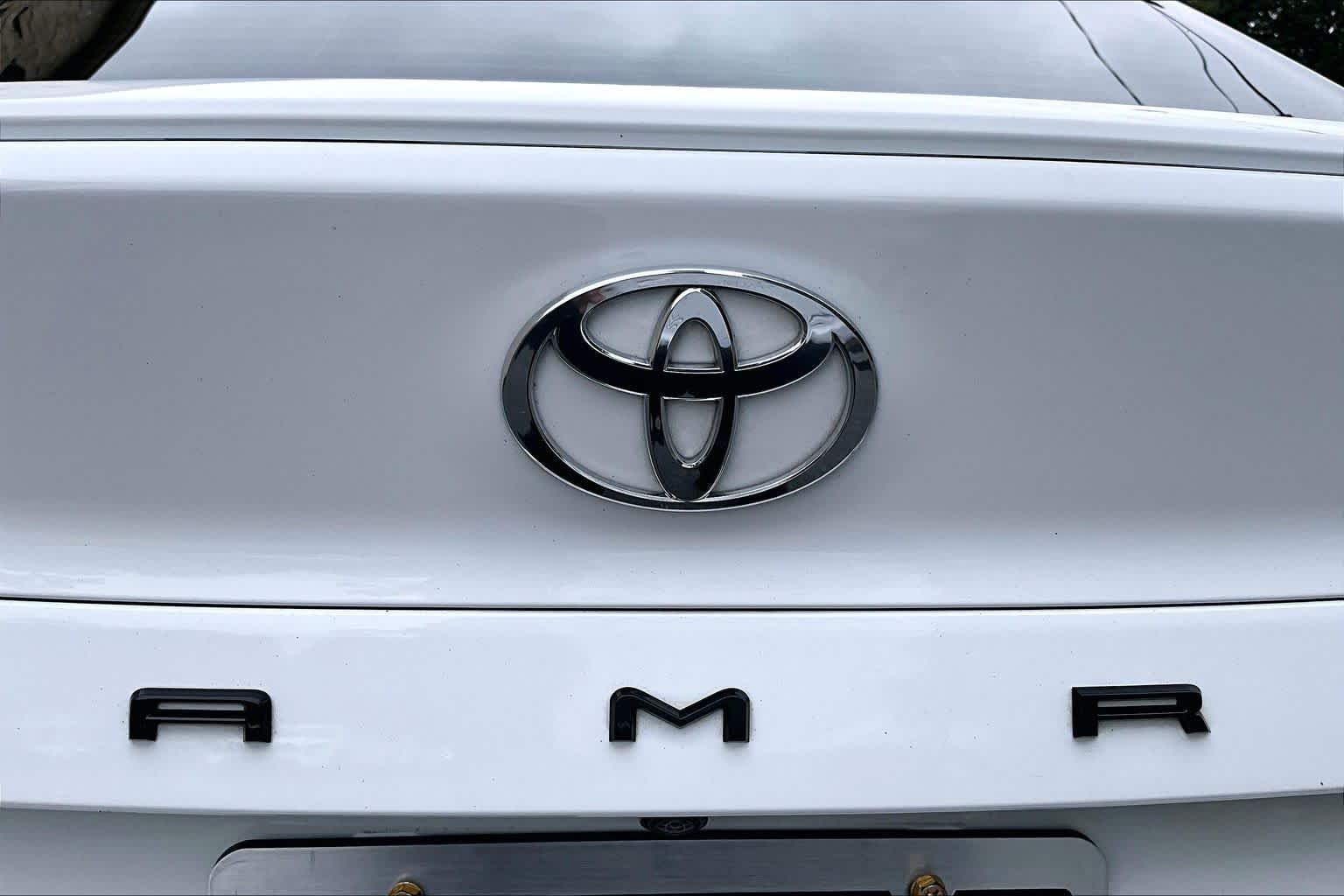 Used 2025 Ice Cap Toyota SE image 31