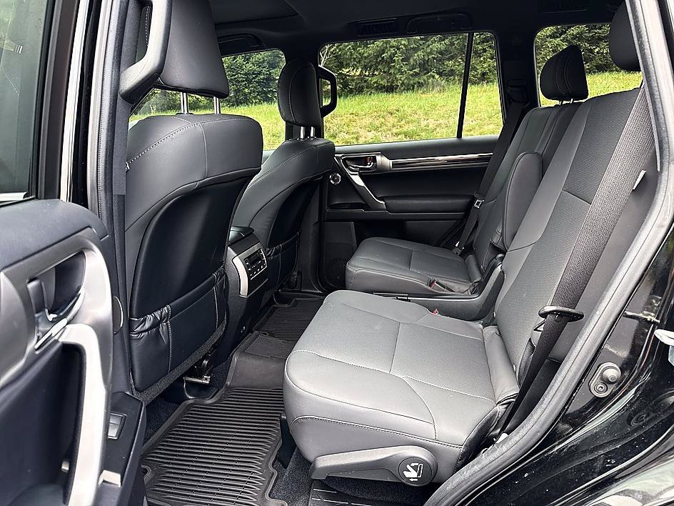 Used 2023 Onyx Black Lexus GX 460 Premium image 12
