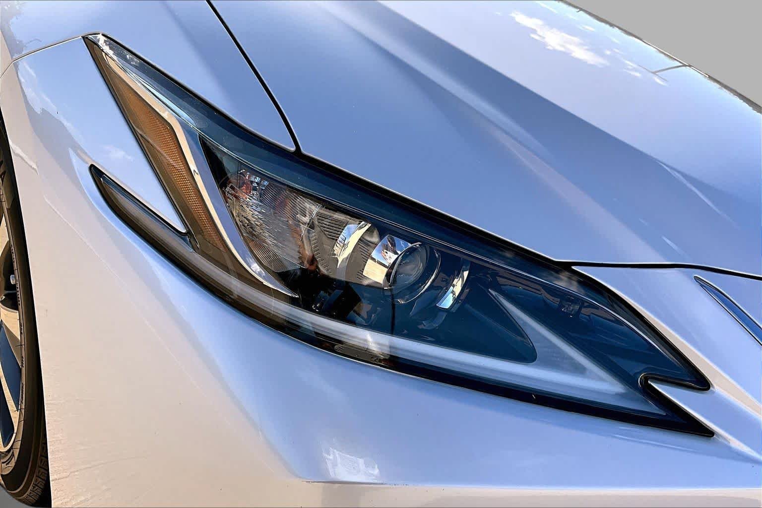 Used 2020 Eminent White Pearl Lexus  image 26