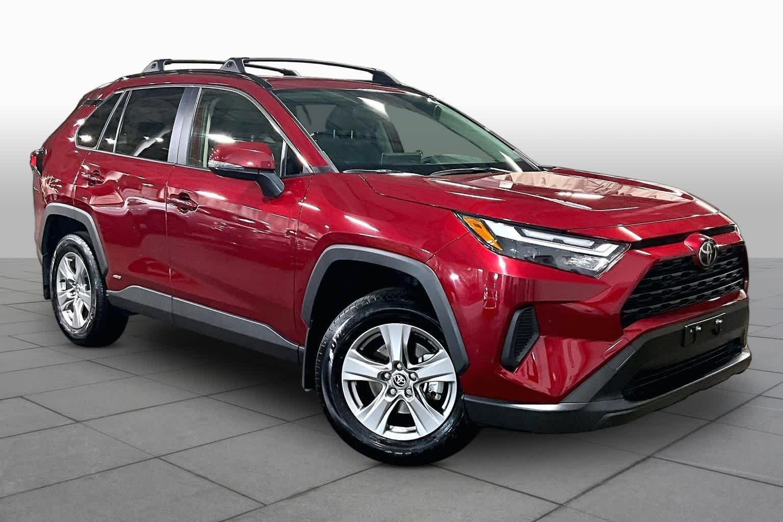 Used 2025 Ruby Flare Pearl Toyota Hybrid XLE image 3