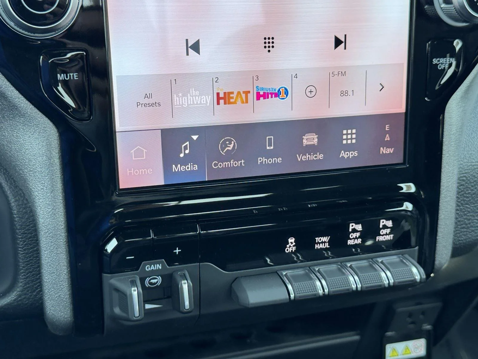 2025 RAM 2500 Tradesman - Photo 13