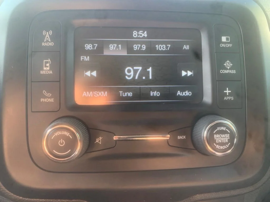 Used 2017 Alpine White Jeep Latitude image 14