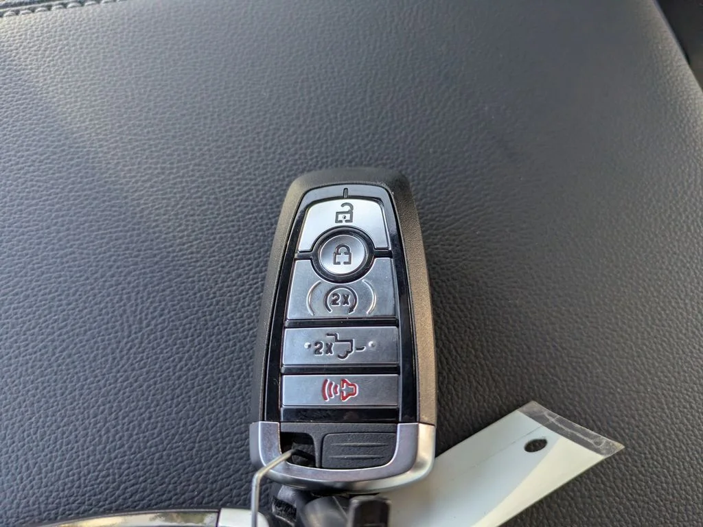 New 2026 Carbonized Gray Metallic Ford XLT image 32