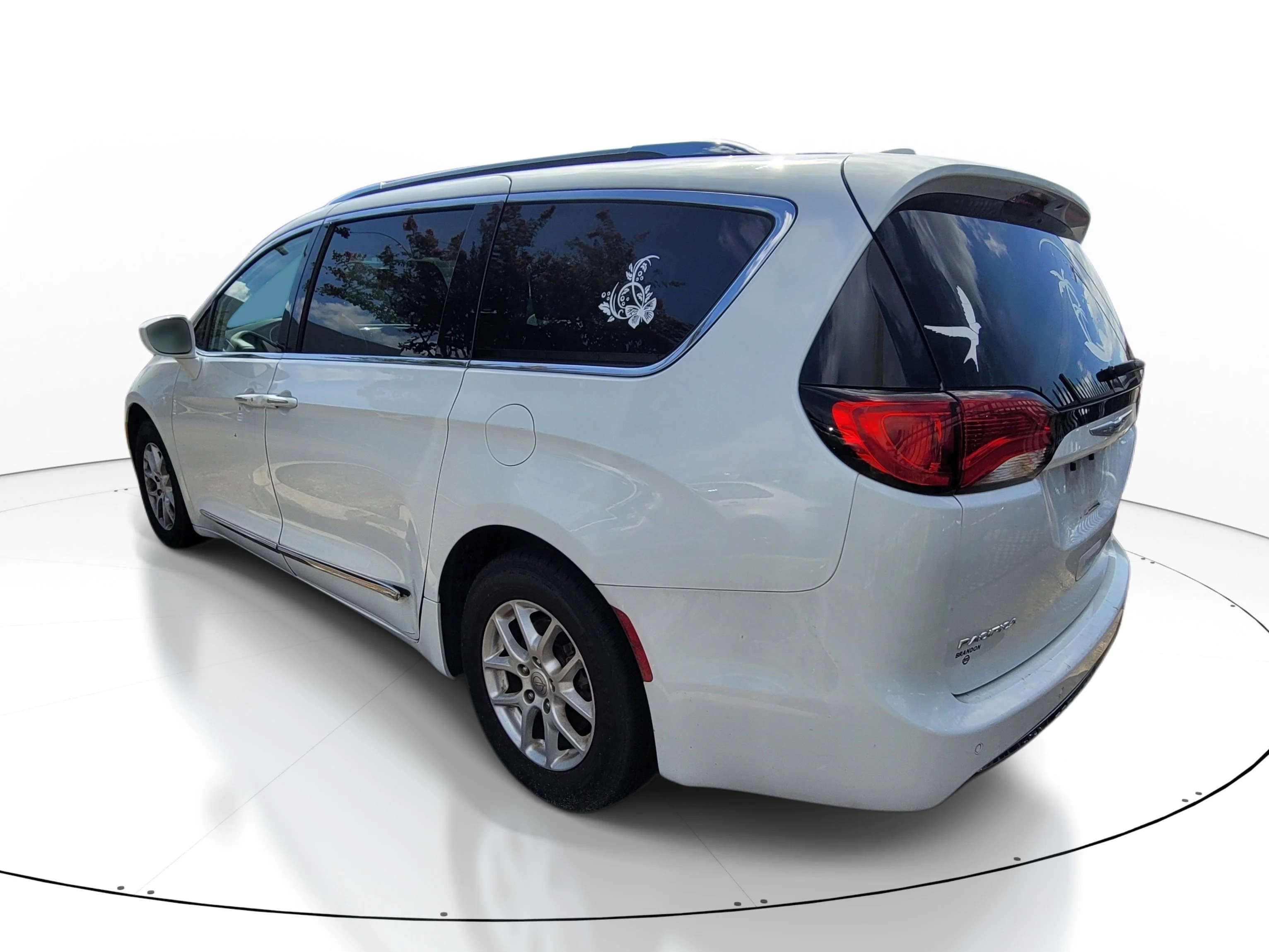 Used 2020 Bright White Clearcoat Chrysler Touring L image 5