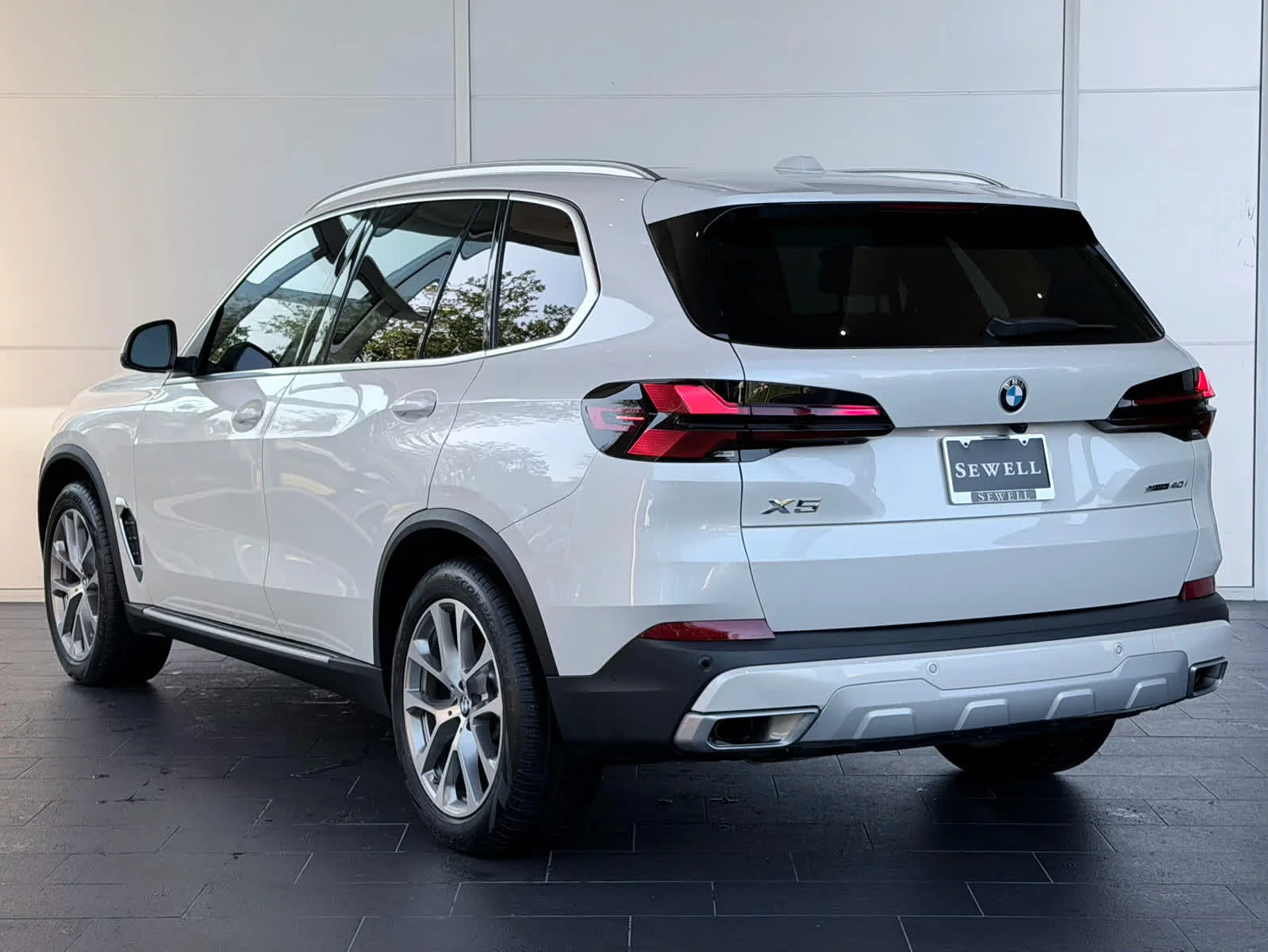 Used 2026  BMW sDrive40i image 6