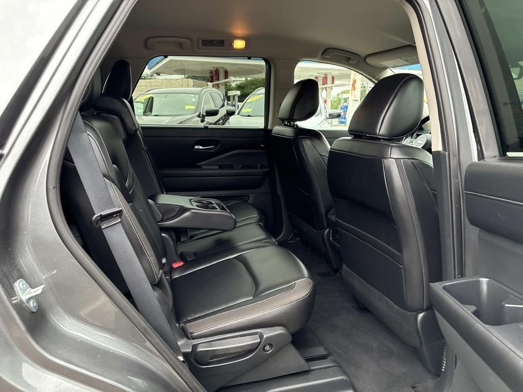 Used 2025 Gray Nissan SL image 11