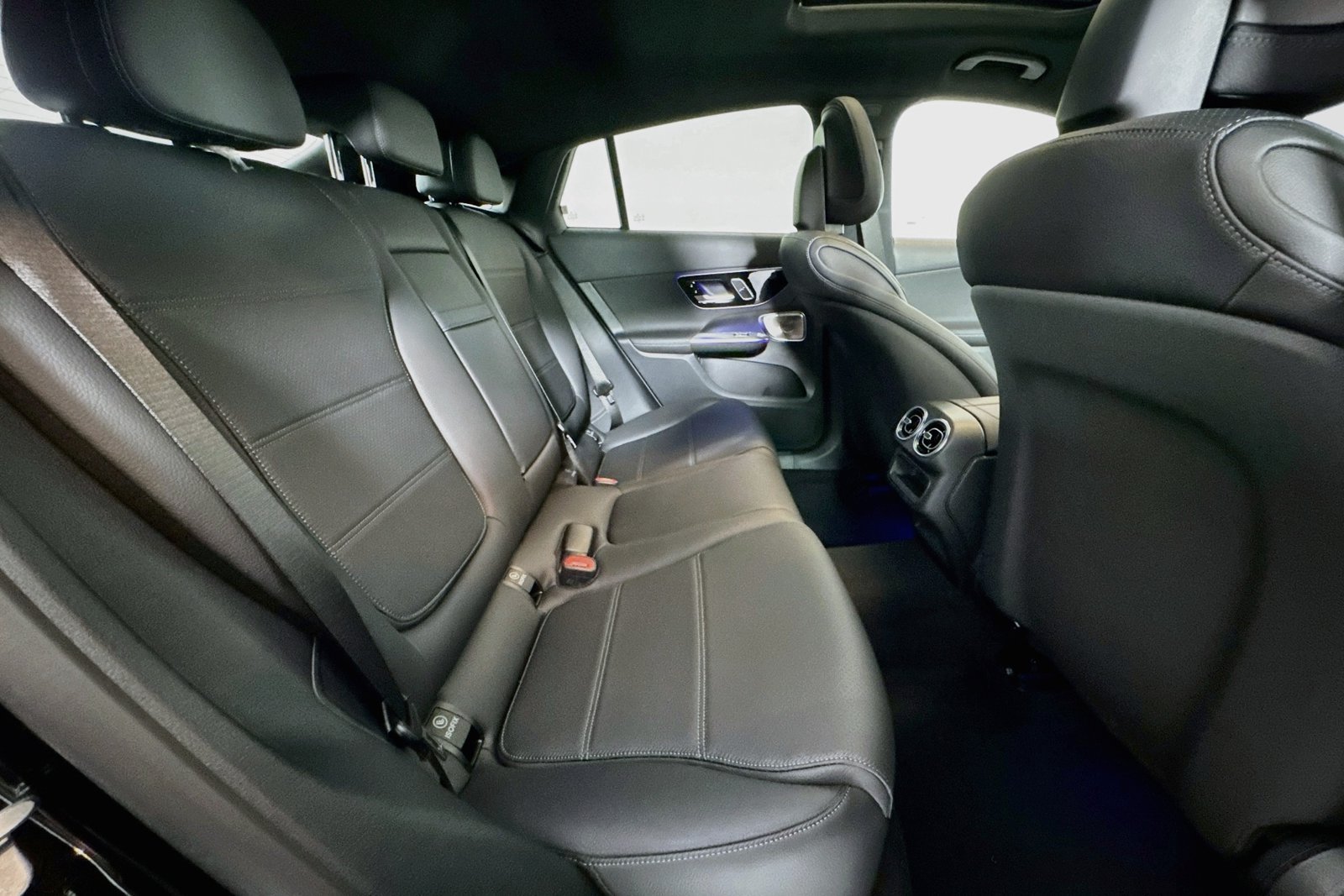 New 2027 Obsidian Black Metallic Mercedes-Benz GLC 300 image 25