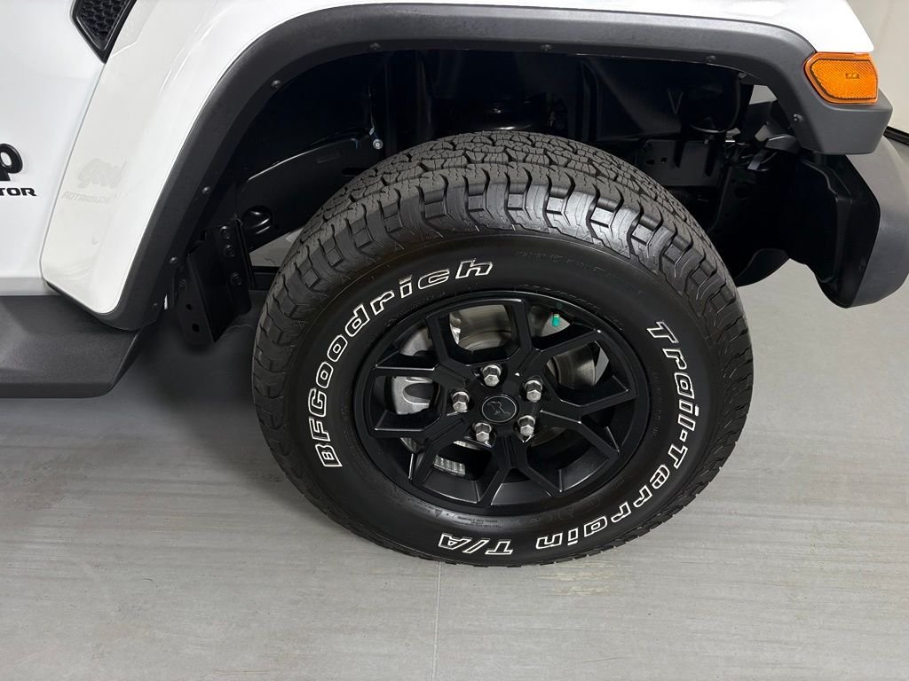 Used 2025 White Jeep High Tide image 10