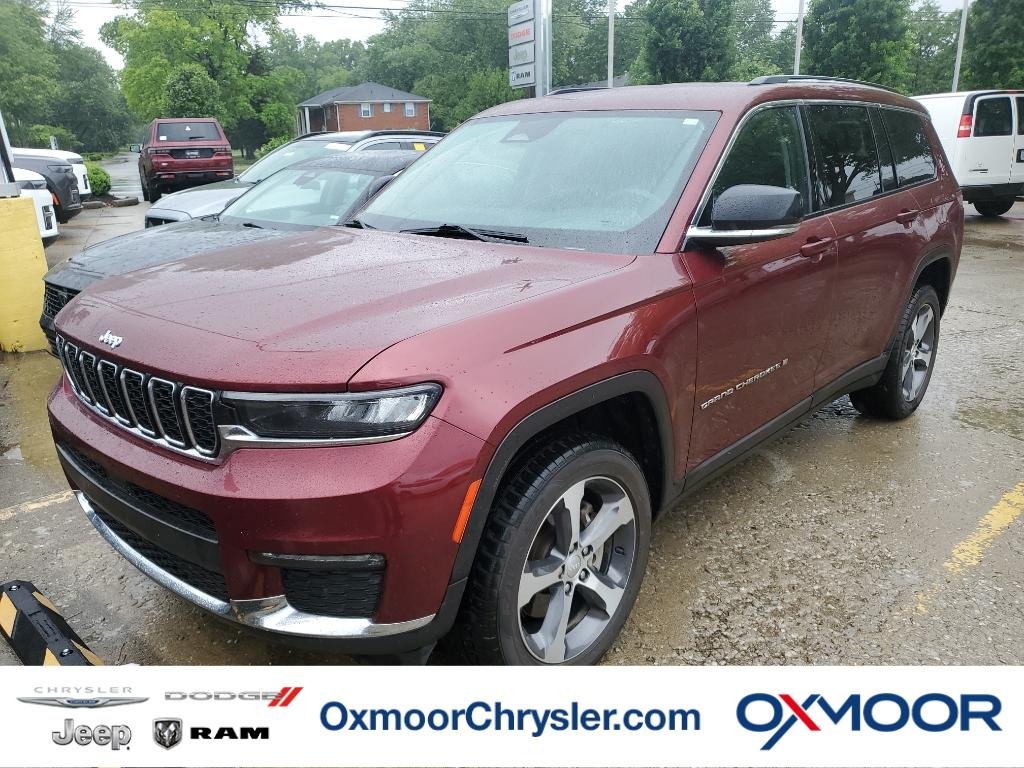Used 2023 Velvet Red Pearlcoat Jeep Limited image 1