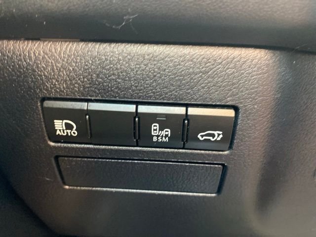 Used 2018 White Lexus 300 Base image 23