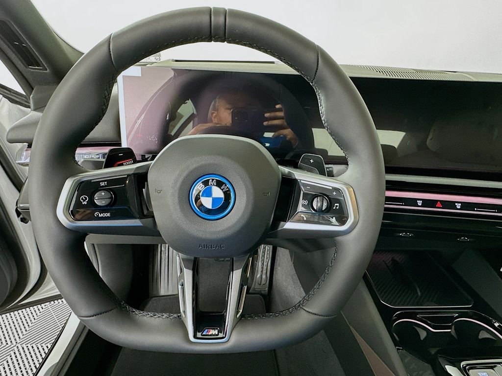 New 2027 Mineral White Metallic BMW 550e xDrive image 10