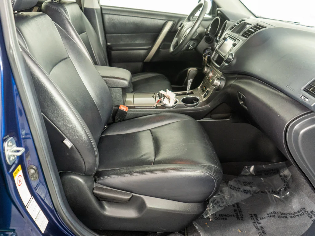 Used 2013 Blue Toyota SE image 8