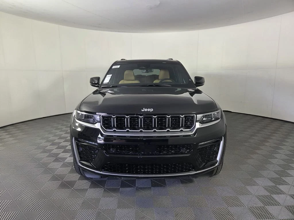 New 2026 Diamond Black Crystal Pearl-Coat Exterior Paint Jeep Summit image 3
