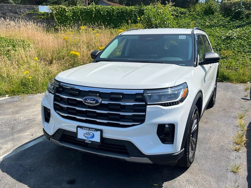 New 2026 Star White Metallic Tri-Coat Ford Active image 4