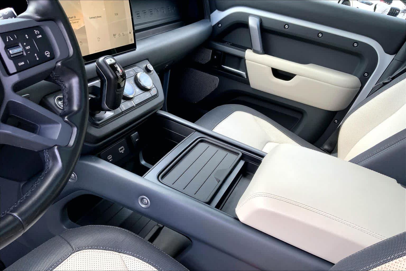 Used 2024 Fuji White Land Rover X-Dynamic SE image 15