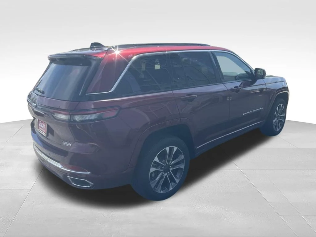 New 2024 Velvet Red Pearl-Coat Exterior Paint Jeep Overland 4xe image 19