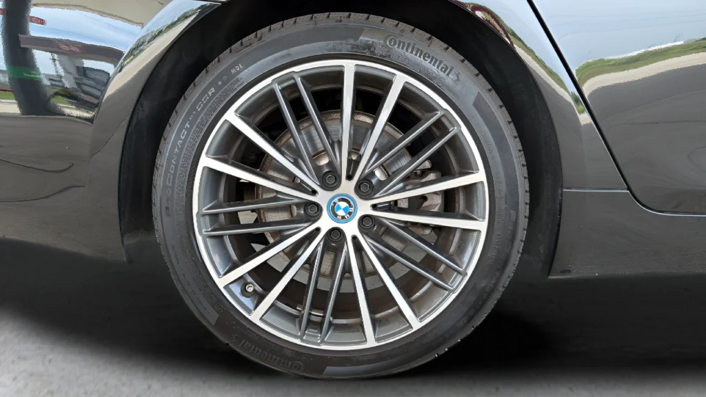 Used 2023 Black BMW 530e iPerformance image 25