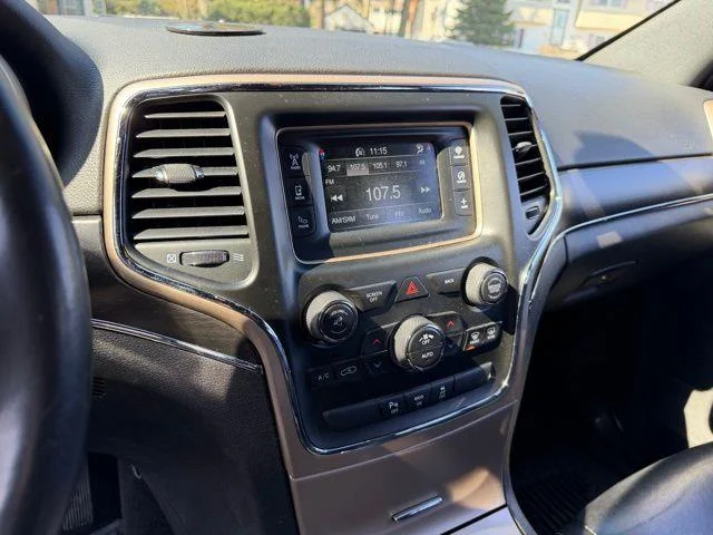 Used 2015 Silver Jeep Limited image 27