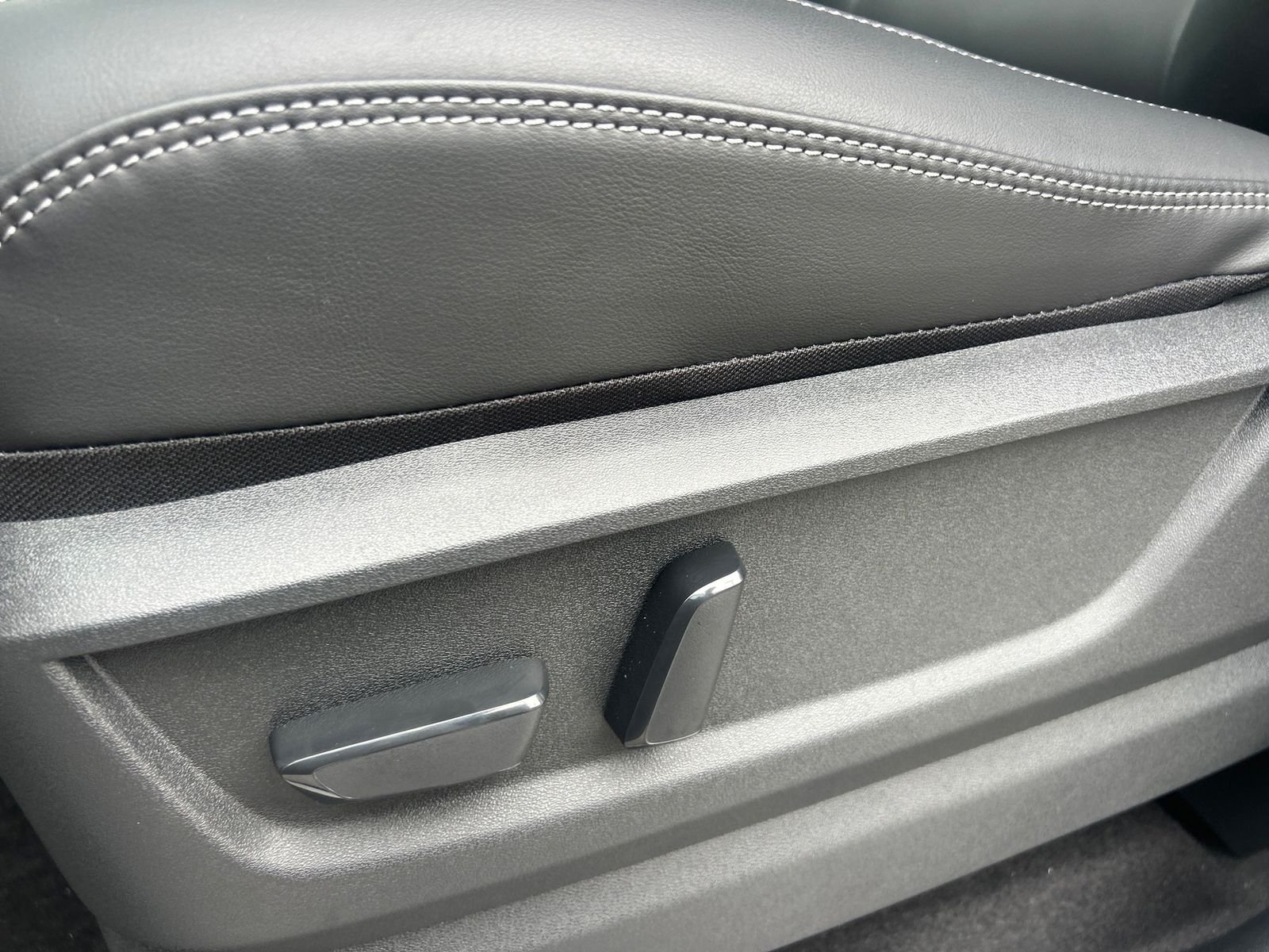 2025 Nissan Armada SV - Photo 13