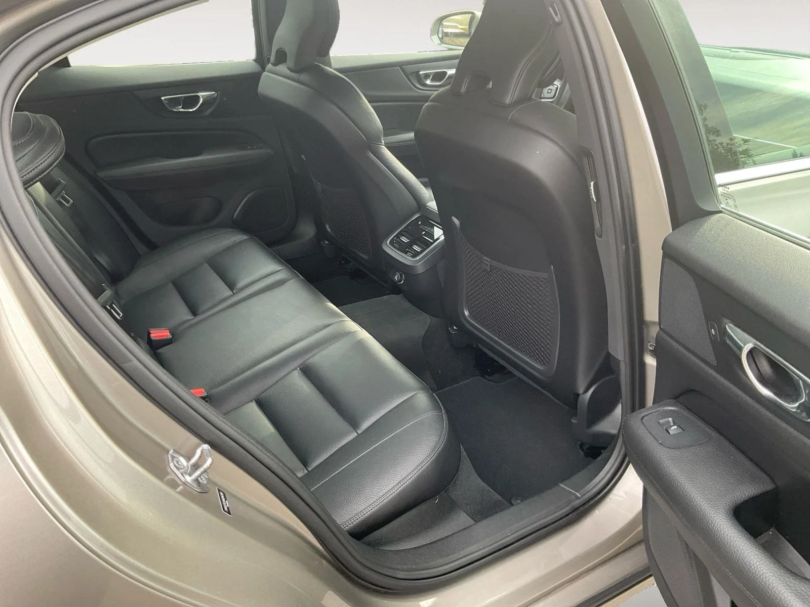 Used 2019 Pebble Grey Metallic Volvo Inscription image 13