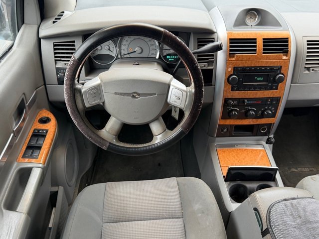 Used 2007 Silver Chrysler Limited image 13