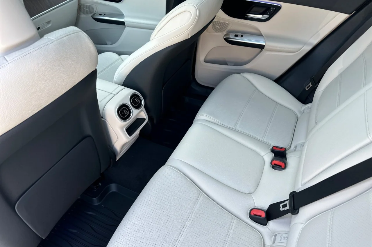 Used 2026 Polar White Mercedes-Benz GLC 300 image 11