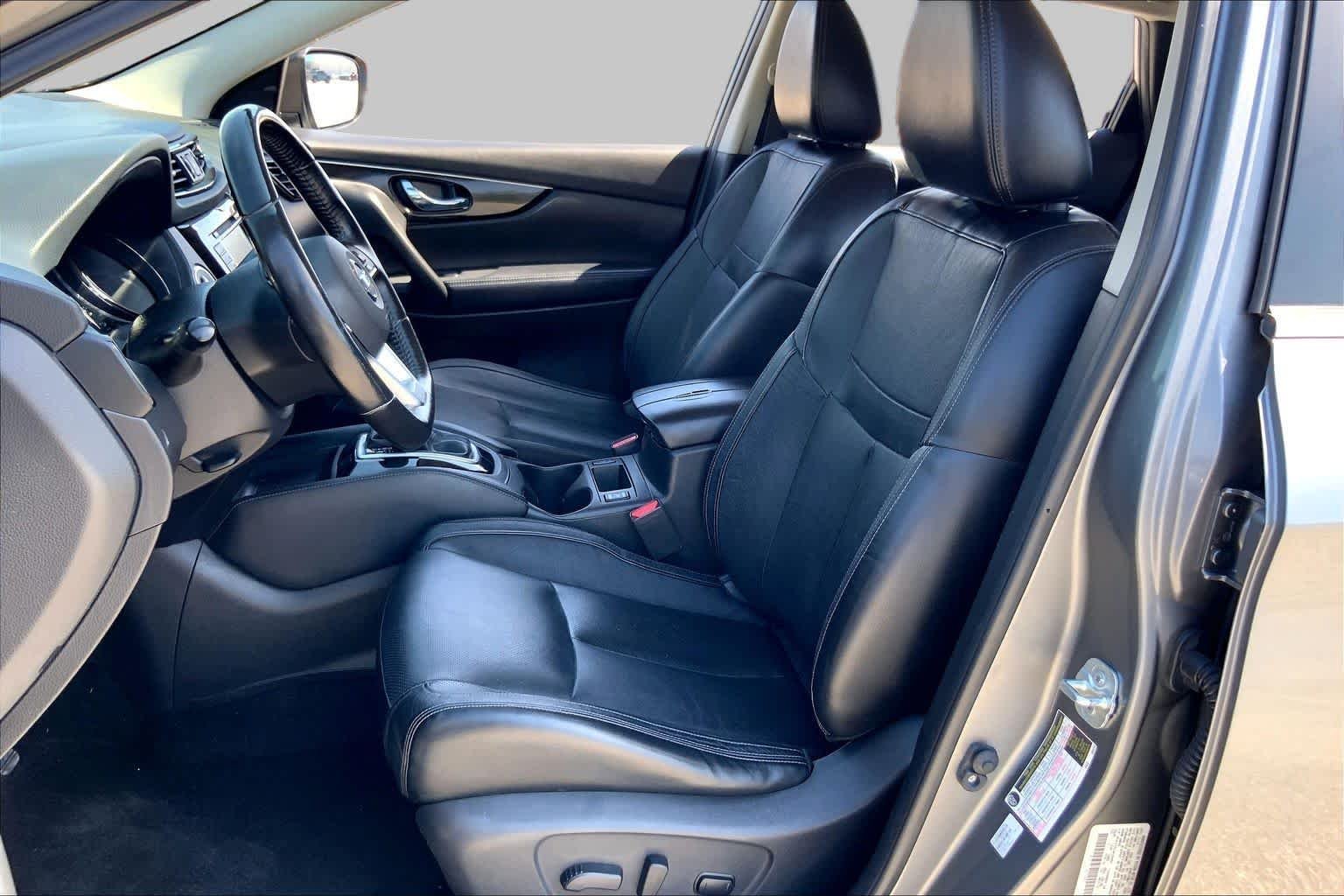 Used 2018 Gun Metallic Nissan SL image 8