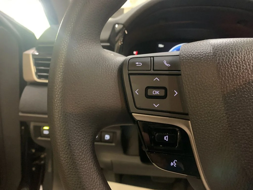 Used 2026  Toyota LE image 27