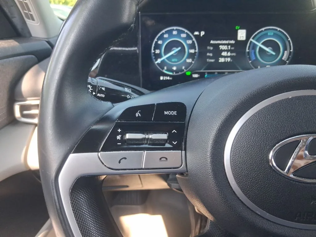 Used 2022 Red Hyundai Limited image 29