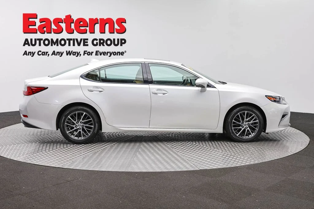 Used 2017 White Lexus 350 image 4