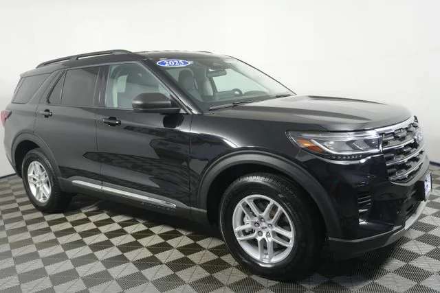 Certified Used 2025 Agate Black Metallic Ford Active image 2