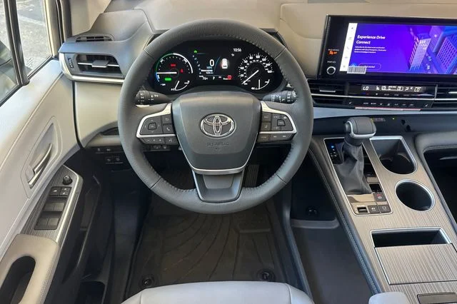 New 2026 Wind Chill Pearl <sup>1</sup> Toyota  XLE image 15