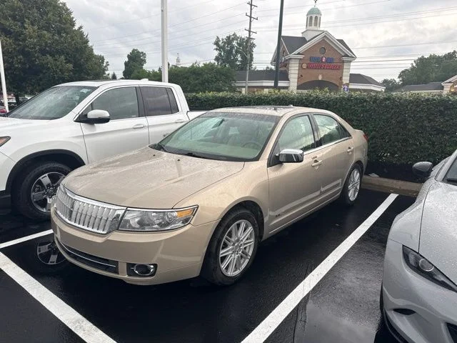 Used 2007 Dune Pearl Clearcoat Metallic Lincoln Base image 1