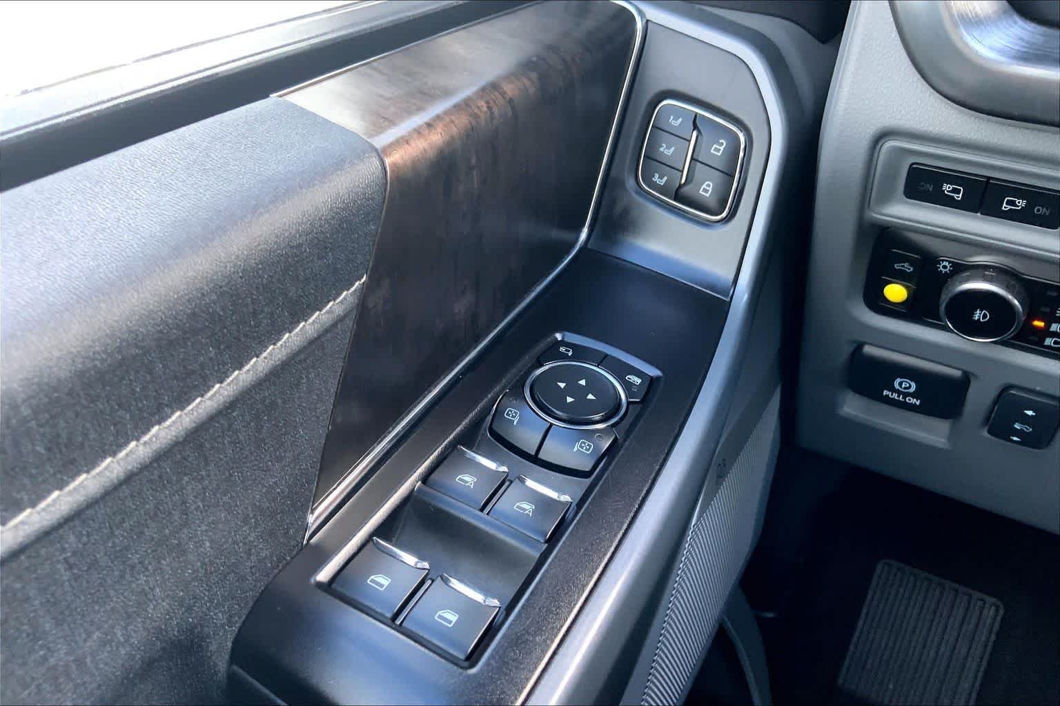 Used 2023 Avalanche Ford LARIAT image 35
