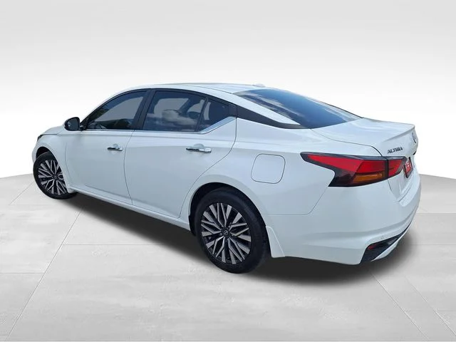Used 2024 White Nissan 2.5 SV image 6