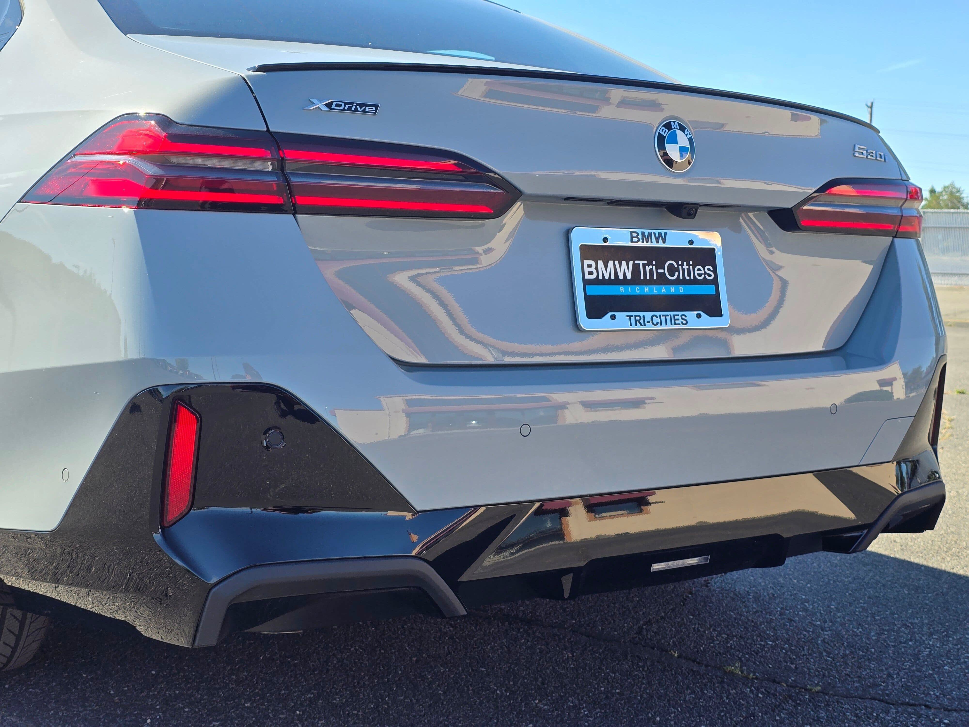 New 2027 Brooklyn Grey Metallic BMW 530i xDrive image 7