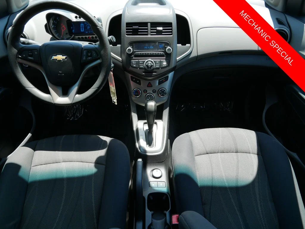 Used 2013 Red Chevrolet LT image 13