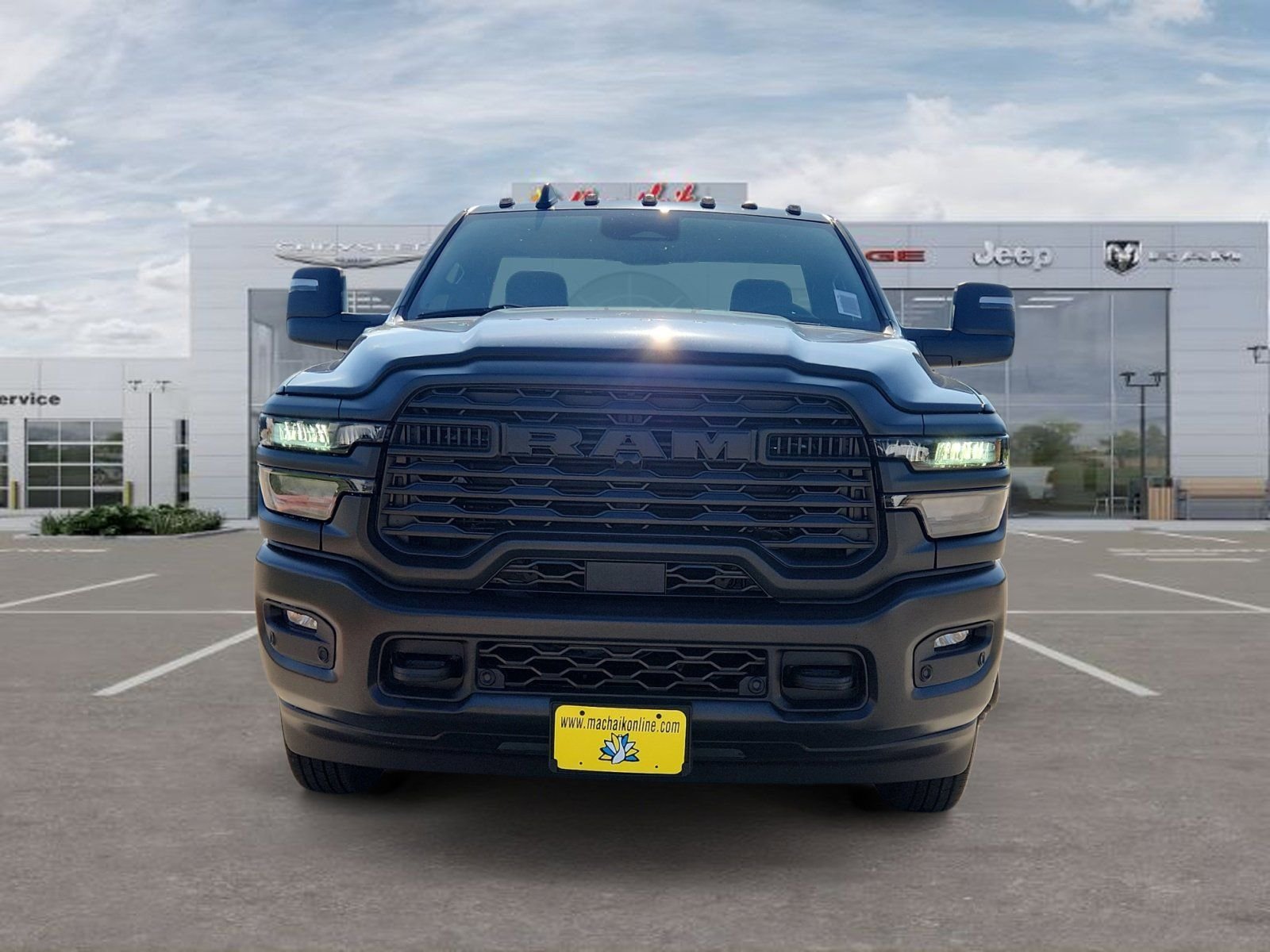 New 2026 Diamond Black Crystal Pearl-Coat Exterior Paint RAM Tradesman image 8
