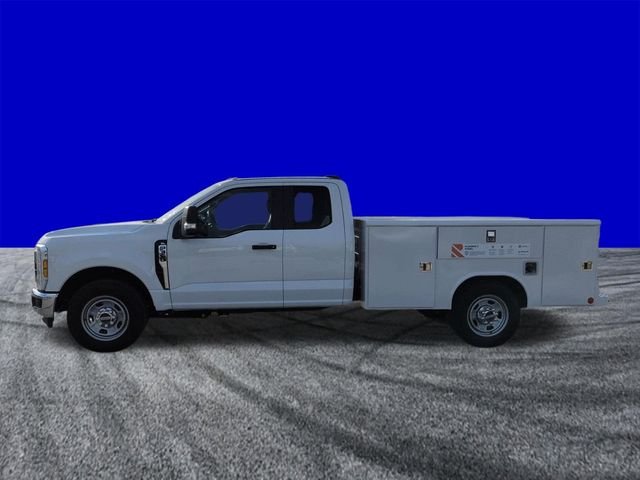 2025 Ford F-350 Super Duty Chassis Cab XL - Photo 7