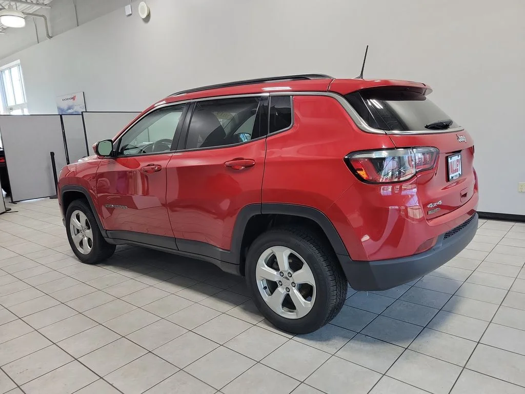 Used 2019 Red Jeep Latitude image 5