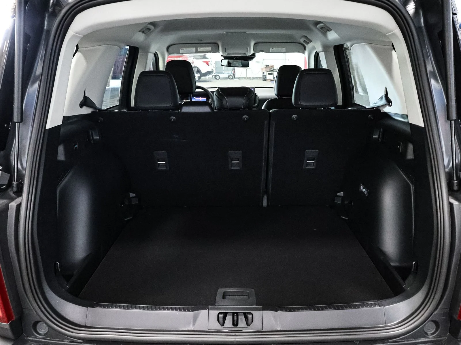 New 2026 Carbonized Gray Metallic Ford Outer Banks® image 18
