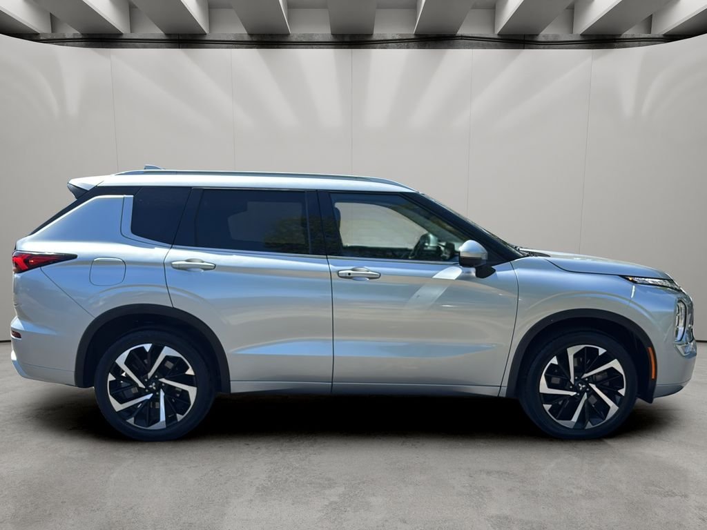 Used 2022 Silver Mitsubishi SEL image 6