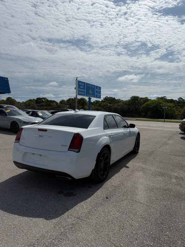 Used 2019  Chrysler Touring image 31