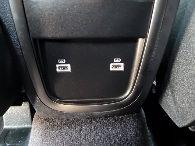 Used 2019 Gray Lincoln Select image 13