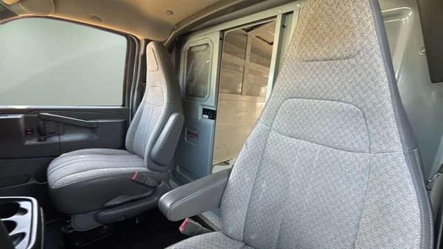 Used 2019 SUMMIT WHITE Chevrolet CUTWAY image 18